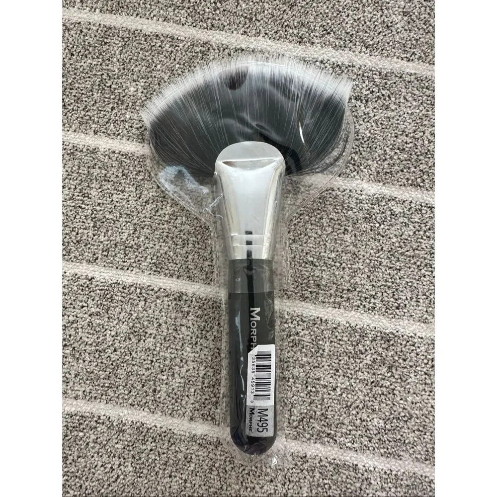 Morphe Makeup Black and Gray Fan Brush M495 New With Cover
